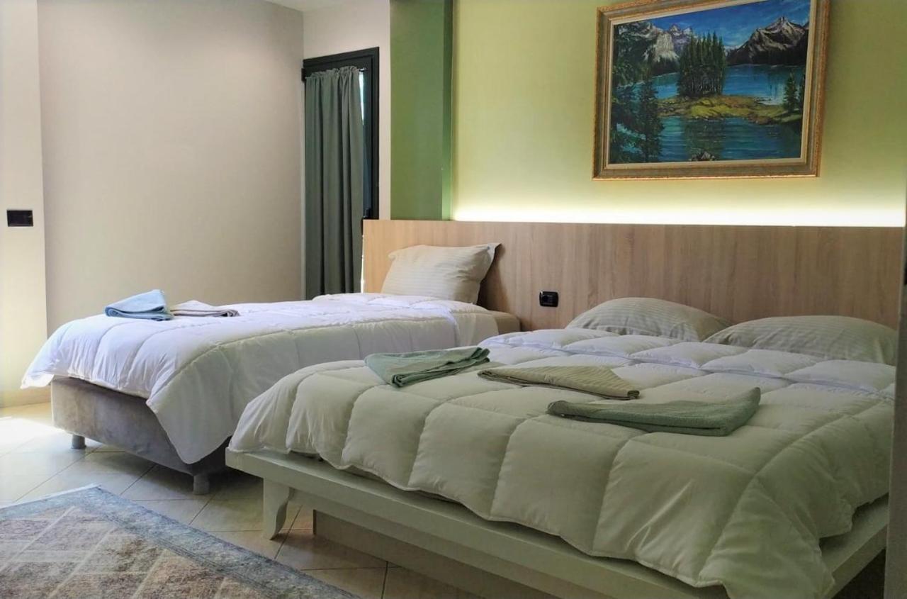 Luander Hotel Tirana Zimmer foto