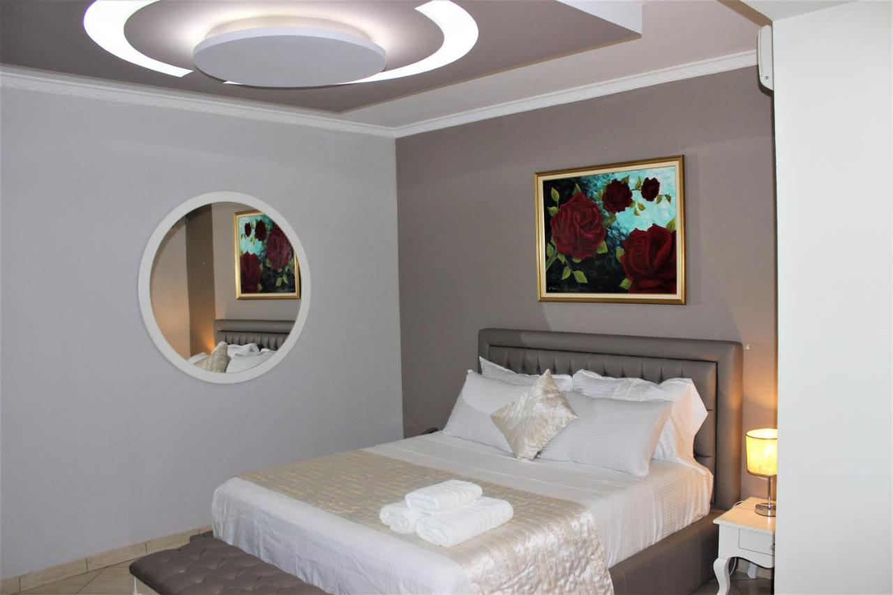 Luander Hotel Tirana Zimmer foto