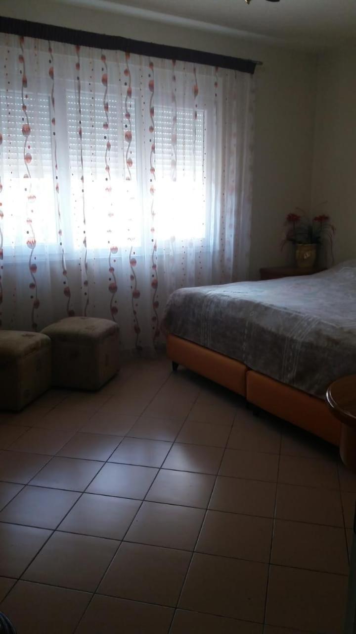 Luander Hotel Tirana Zimmer foto