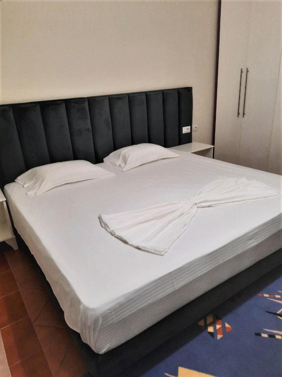 Luander Hotel Tirana Zimmer foto