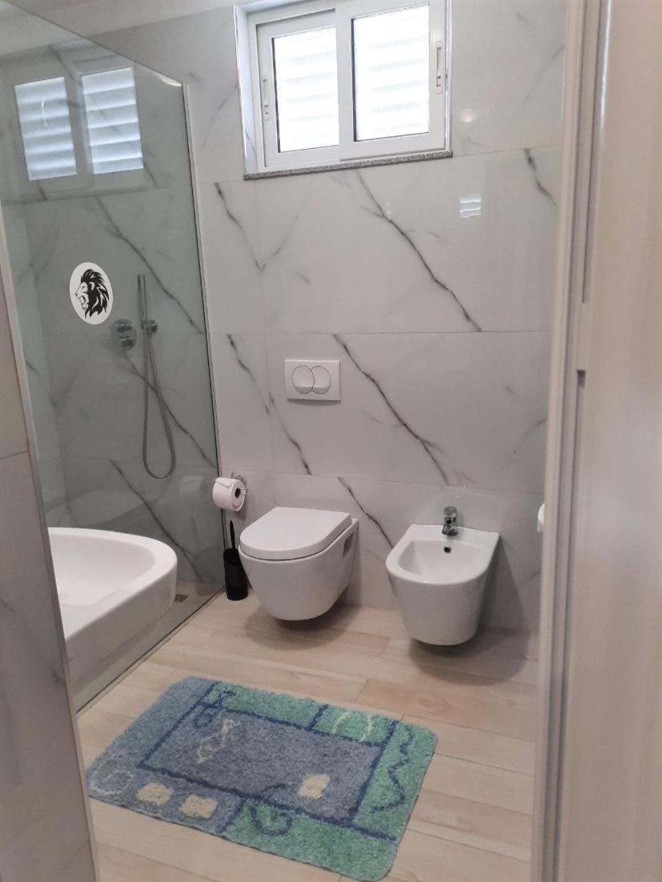 Luander Hotel Tirana Zimmer foto