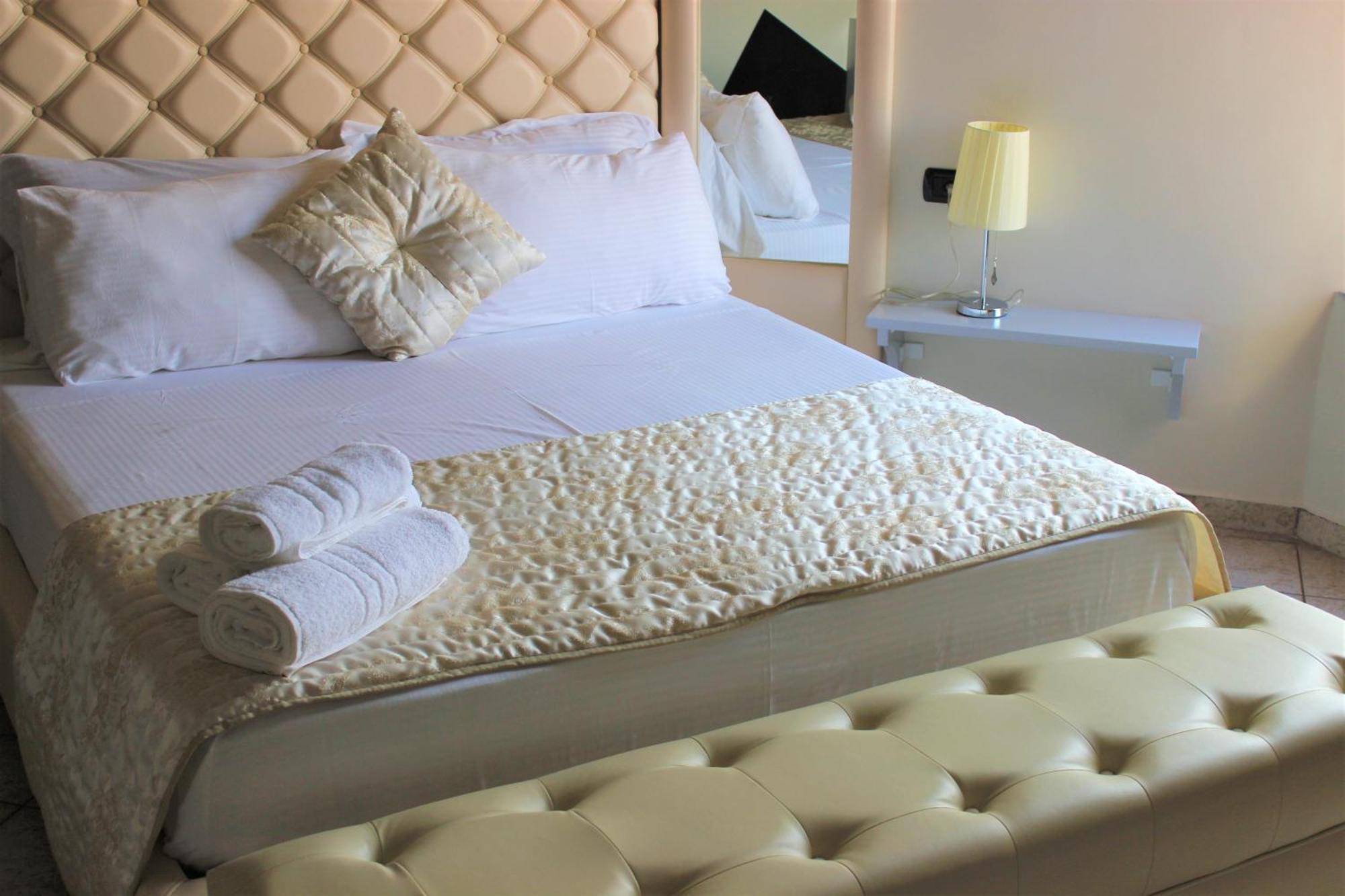 Luander Hotel Tirana Zimmer foto